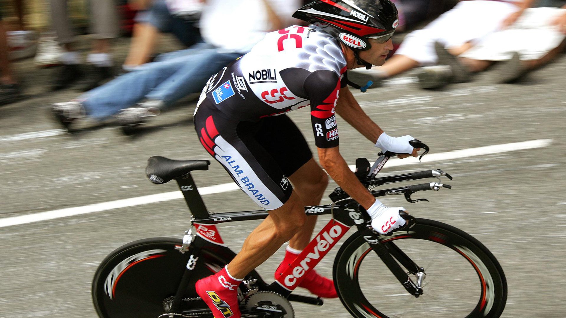 “马科斯·梅特罗的全能防守与强大进攻,为阿根廷美洲狮队打下胜利基础”