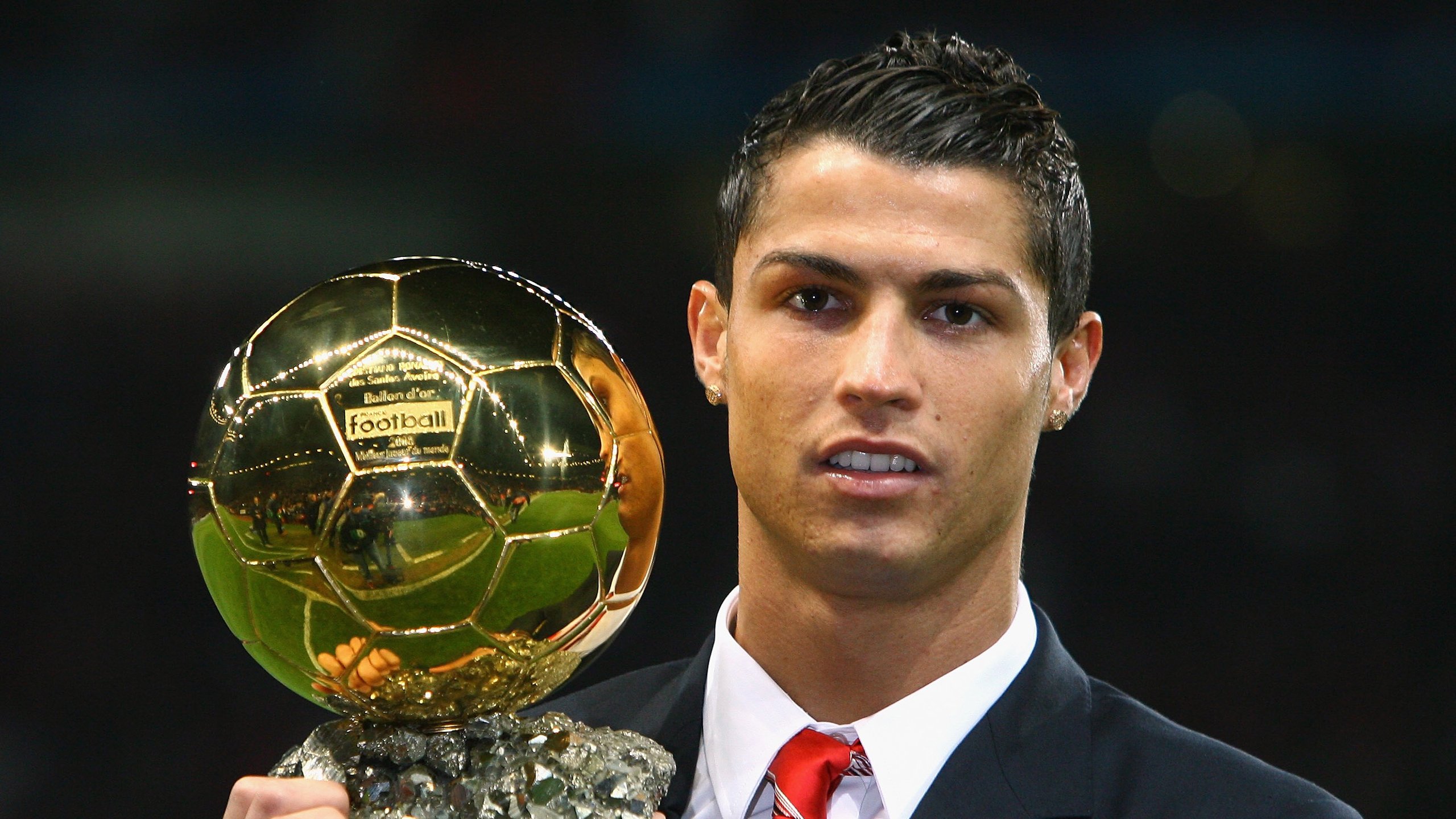 林丹到访俱乐部为青训讲授战术，林丹比赛的动作解说